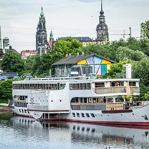 Botel Schiffsherberge Poeppelmann **