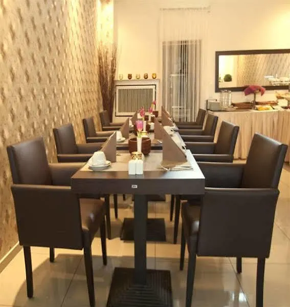 Hotel Cara Vita Cologne 3*,