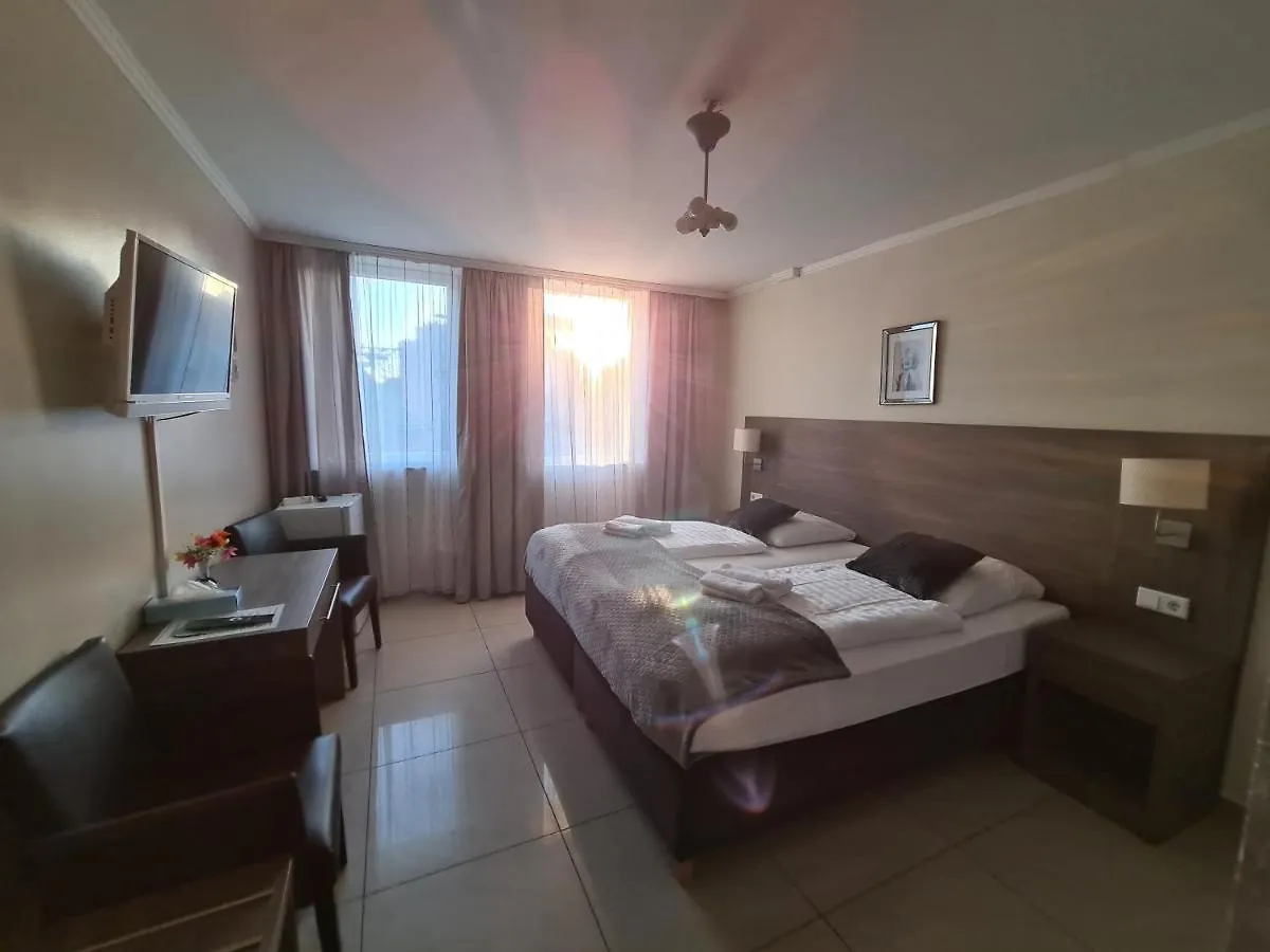 Hotel Cara Vita Cologne 3*,